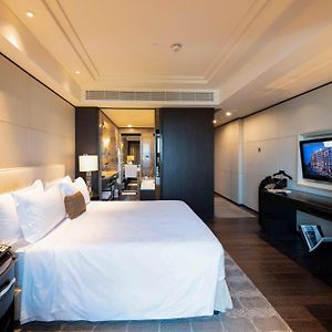 Run of the House Guest room City view Low floor