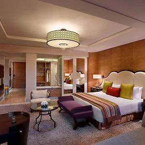 Towers Larger Guest room 1 King or 2 Twin or Single Beds